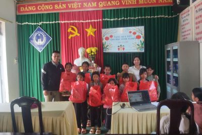 TRAO QUÀ TẾT ẤT TỴ 2025 CHO HỌC SINH CÓ HOÀN CẢNH KHÓ KHĂN