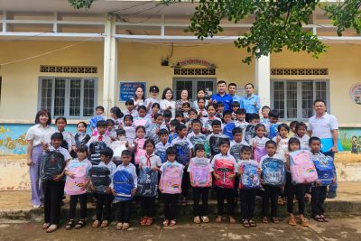 Công ty TNHH Thiên Anh tặng 50 suất quà cho học sinh nghèo vượt khó Trường Tiểu học Ama Jhao